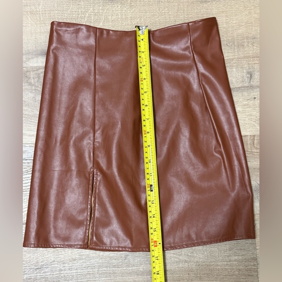 Elegant Brown Leather Skirt - Picture 8 of 9